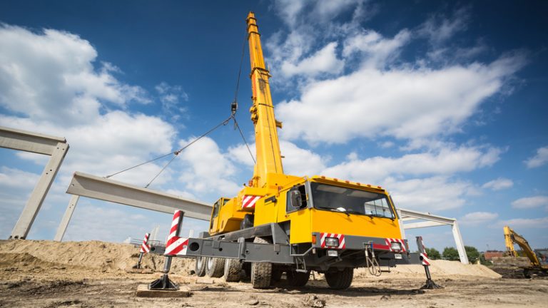 Top Reasons Why Renting a Crane in Illinois Is Better Than Buying